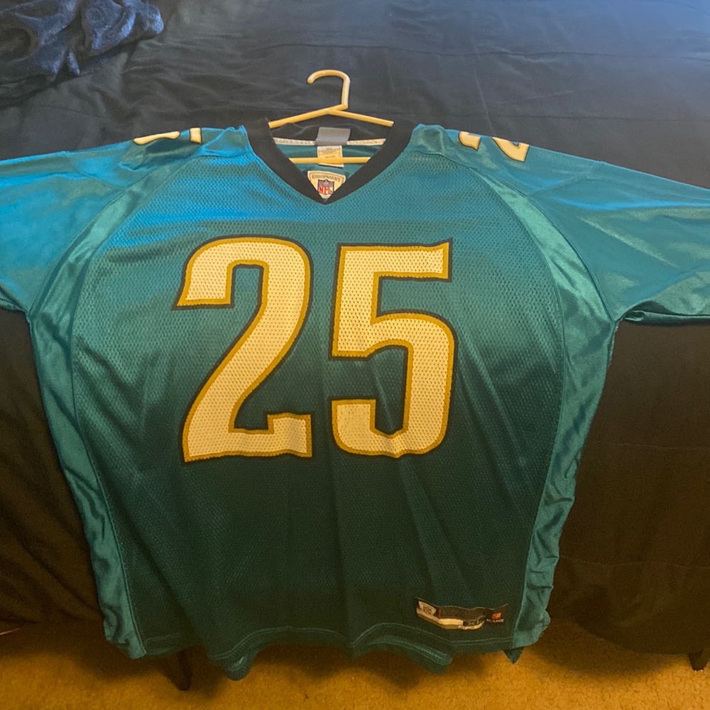 It’s a Jacksonville jaguars #25 nelson jersey very nice Jersey